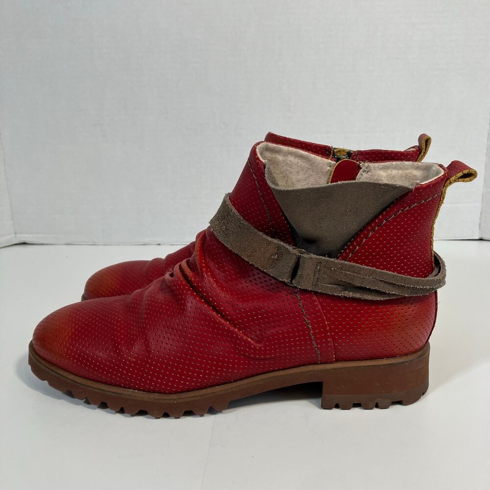 Dkode EU 39 Red Perforated Distressed Leather Ankle Boots Boheiman Artisan